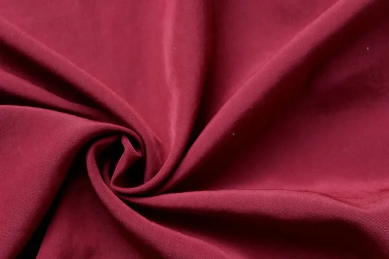 راهنمای جامع انتخاب و خرید پارچه دنیلو – معرفی برندها و نکات کلیدی
