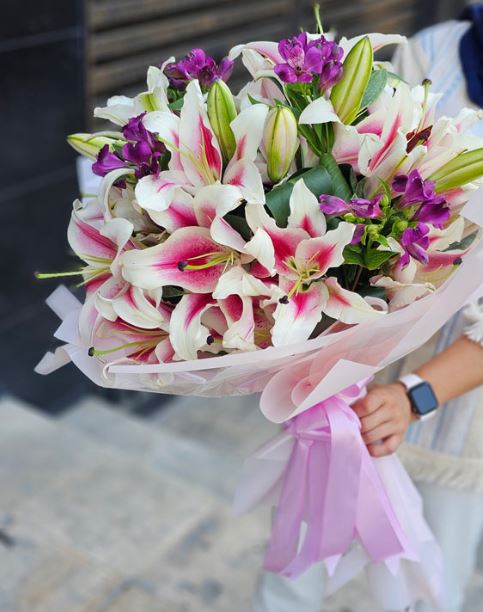 دسته گل لیلیوم